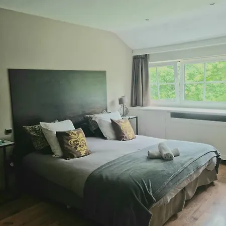 Le Manoir De Morimont Bed and Breakfast