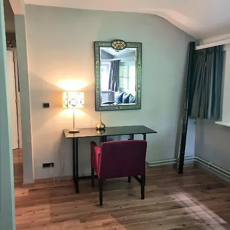 Le Manoir De Morimont Bed and Breakfast