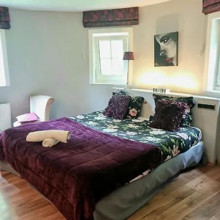 Le Manoir De Morimont Bed and Breakfast